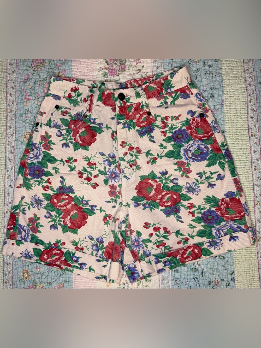 VTG Not Guilty Floral Print High Rise White Denim Jean Shorts Cottagecore XS/S